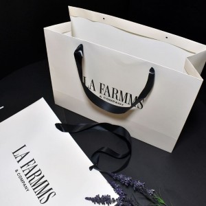 Elegáns szalagos fogantyús Kraft táska